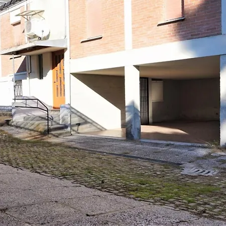 Comfortable Flat In A Small With Terrace