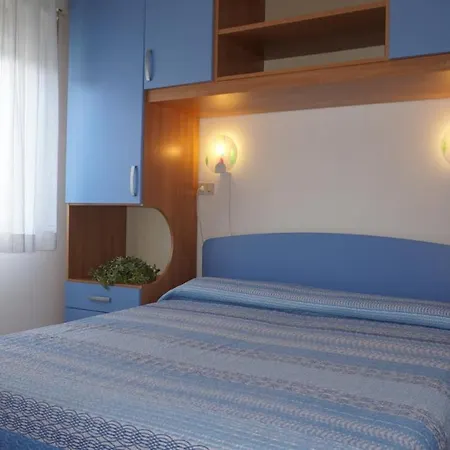 Comfortable Flat In A Small With Terrace Lignano Sabbiadoro